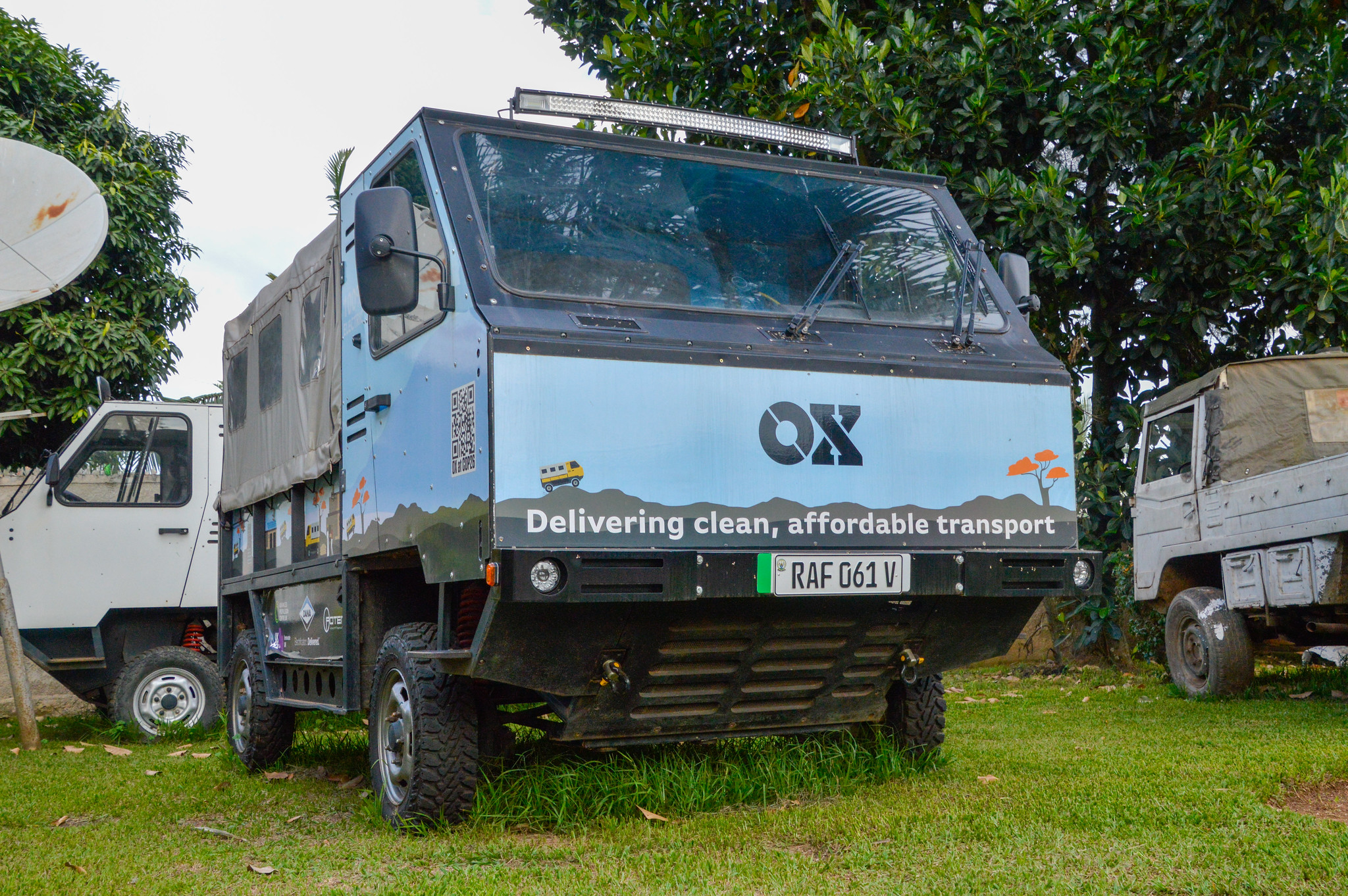 In partnership with Orora Wihaze, OX has been providing local farmers with reliable access to animal feed. The use of electric trucks is being piloted in Rwanda (photo credit: Land O'Lakes Venture37). 